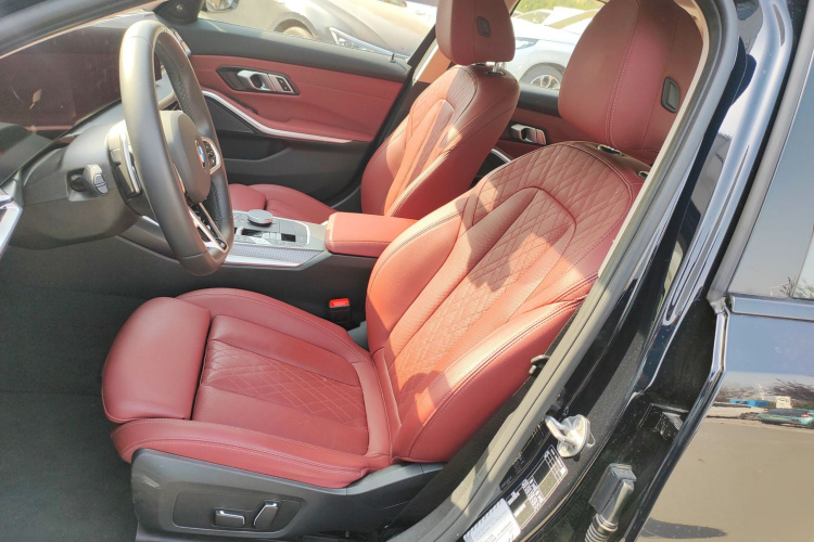 宝马3系 2025款 330Li M运动曜夜套装中控内饰19