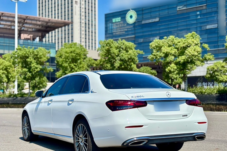 奔驰E级 2023款 E 260 L车身外观6013