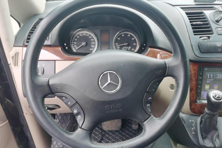 奔驰 唯雅诺 2013款 3.0L 舒适版中控内饰13