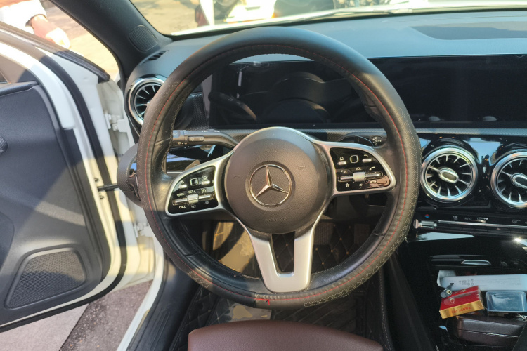 奔驰A级(进口) 2021款 A 200 时尚型中控内饰13