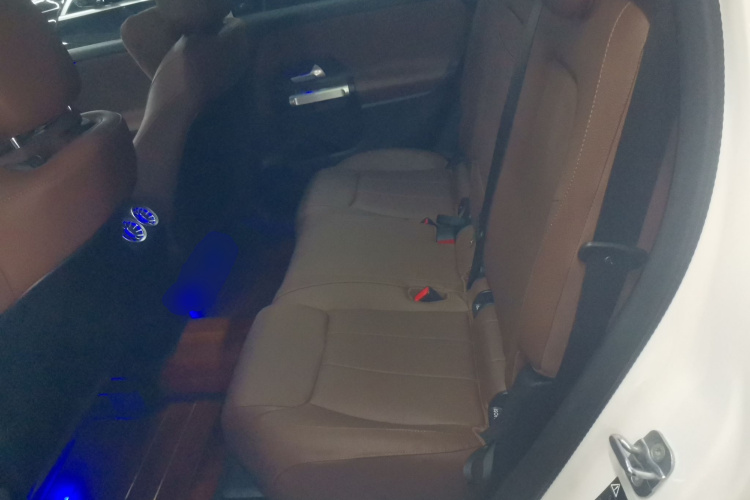 奔驰GLB 2024款 GLB 200 动感型中控内饰21