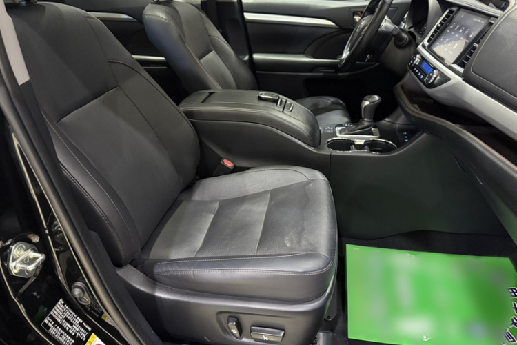 丰田 汉兰达 2018款 2.0T 四驱尊贵版 7座 国VI局部细节41