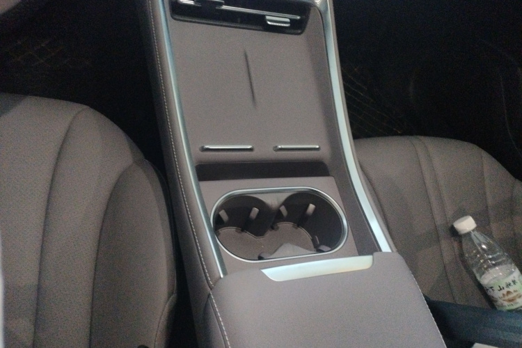 荣威M7 DMH 2025款 160km舒享版局部细节18