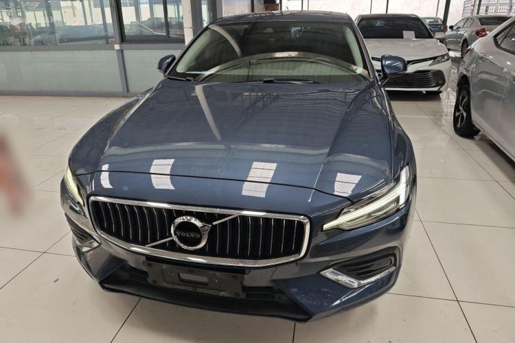 沃尔沃S60 2020款 T4 智远豪华版车身外观2