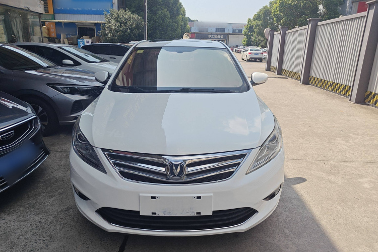 长安 逸动 2015款 1.6L 自动豪华型车身外观2