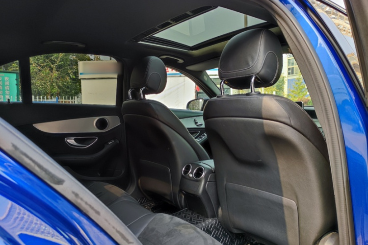 奔驰C级 2018款 C 200 运动版中控内饰7011