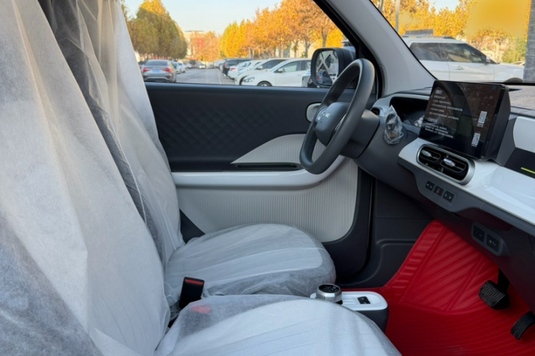 吉利银河 2025款 210km 熊猫卡丁中控内饰7004