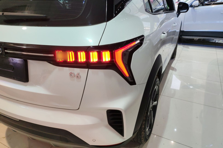 领克06 2023款 Remix 1.5T 劲Pro车身外观9