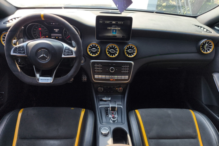 奔驰CLA AMG 2017款 AMG CLA 45 4MATIC 暗夜雷霆限量版中控内饰12
