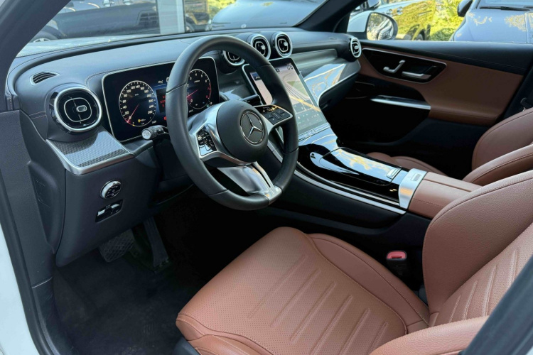 奔驰GLC 2023款 GLC 260 L 4MATIC 动感型 7座中控内饰7002