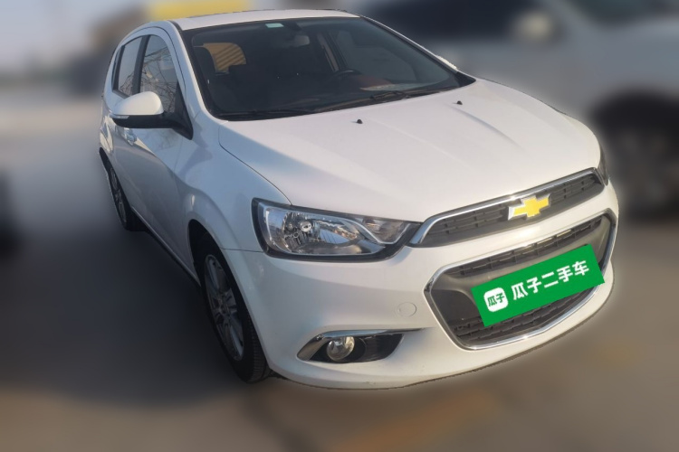 雪佛兰 爱唯欧 2014款 两厢 1.6SX AT 风尚版车身外观3