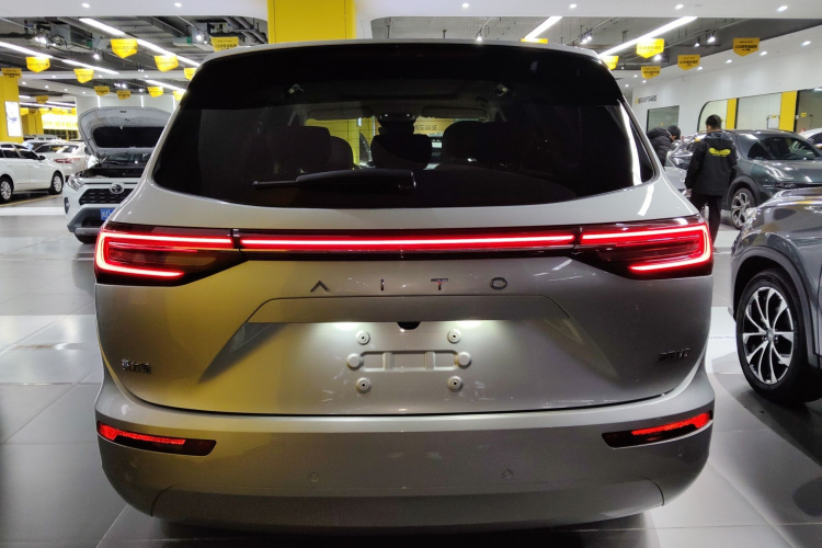 鸿蒙智行 问界M7 2024款 1.5T 后驱Plus版 5座车身外观6