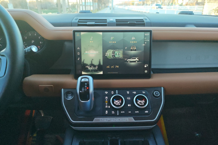 路虎卫士 2023款 改款 110 3.0T P400 暗黑特别版局部细节16