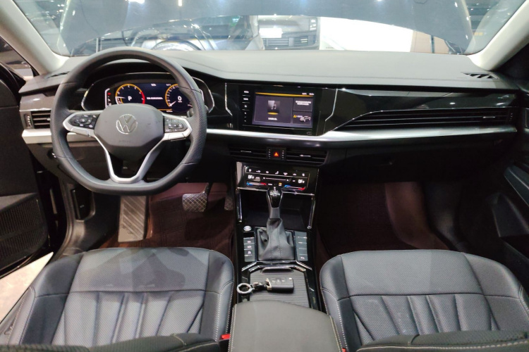 大众 帕萨特 2025款 出众款 380TSI 龙腾版中控内饰12