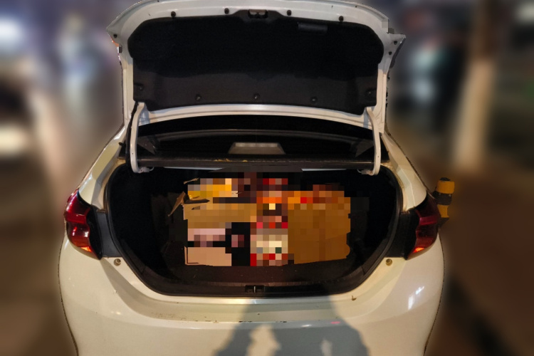 丰田 雷凌 2017款 改款双擎 1.8H GS E-CVT精英天窗版 国V中控内饰23