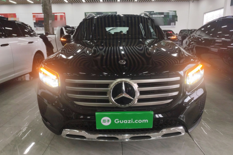 奔驰GLB 2024款 GLB 200 时尚型车身外观2