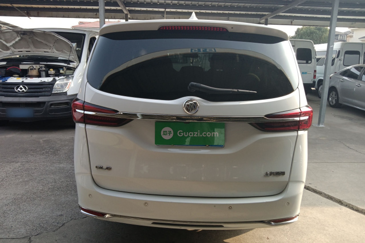 别克GL8 2023款 改款 陆上公务舱 豪华型车身外观6
