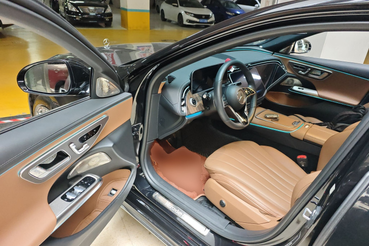 奔驰E级 2024款 E 300 L 时尚型中控内饰7003