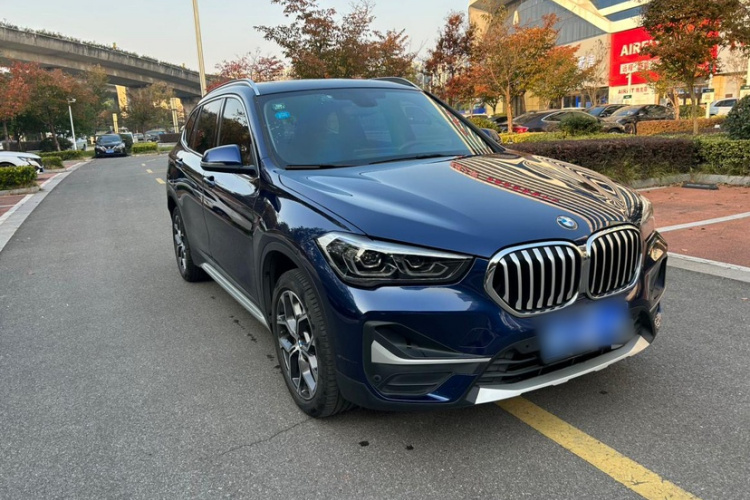 宝马X1 2020款 sDrive20Li 尊享型车身外观6002