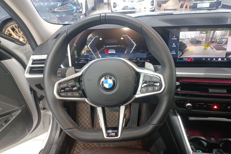 宝马3系 2025款 330Li M运动曜夜套装中控内饰13