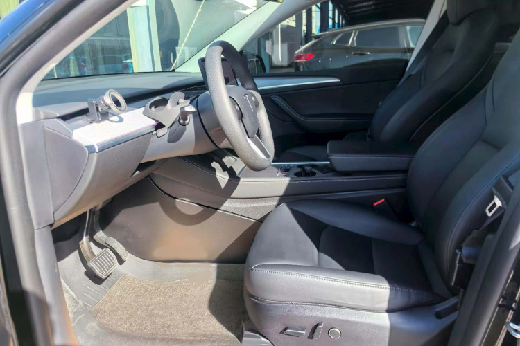 特斯拉 Model Y 2023款 后轮驱动版中控内饰7003