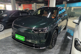 鸿蒙智行 问界M8 2025款 增程 Ultra版 53.4kWh 6座版