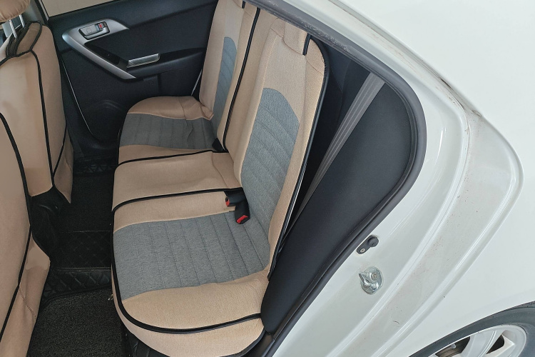 起亚 福瑞迪 2014款 1.6L MT GL中控内饰7004