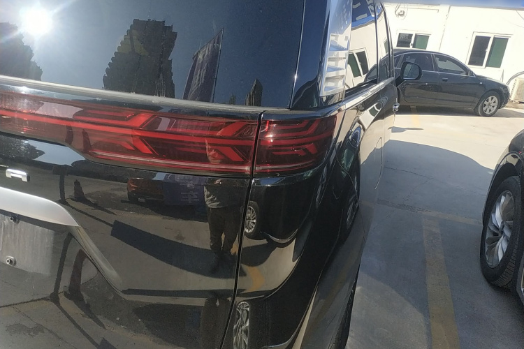 腾势D9 2022款 EV 600 四驱尊荣型车身外观9