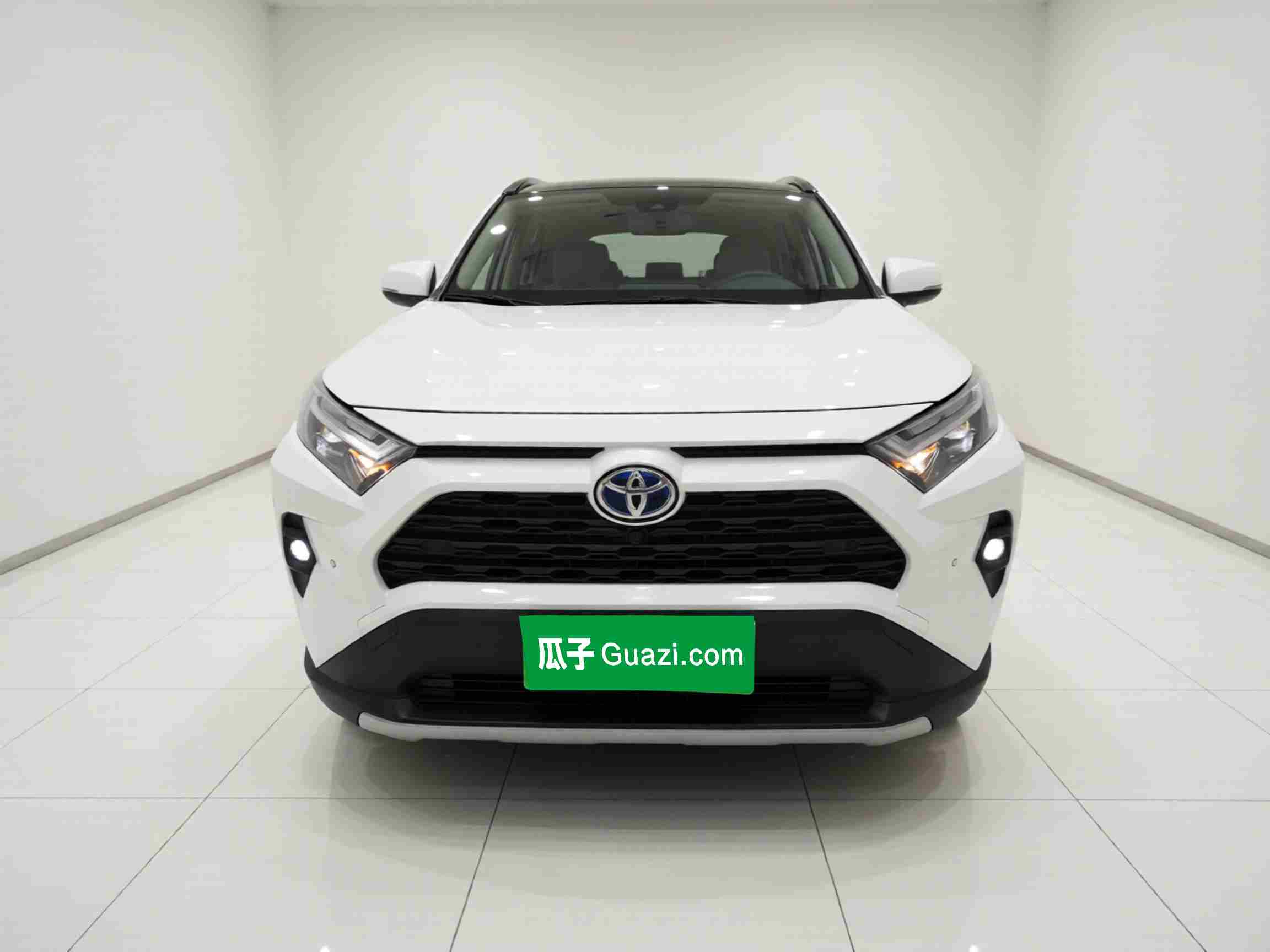 曲靖二手丰田RAV4荣放2024款，油耗5.1升的顾家SUV怎么选？