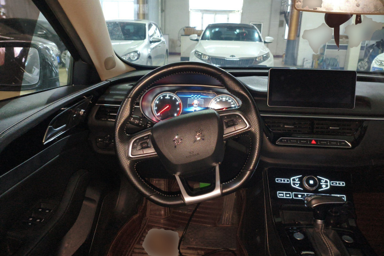 红旗H5 2018款 30TD 型动版中控内饰13