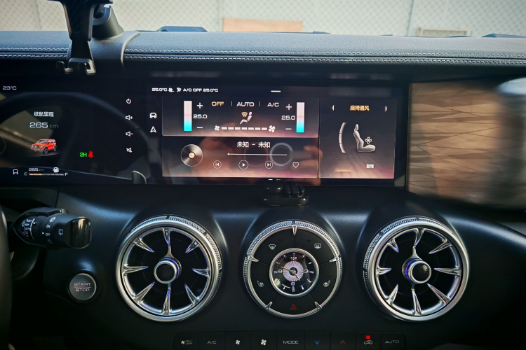 坦克300 2024款 2.0T 征服者中控内饰7005