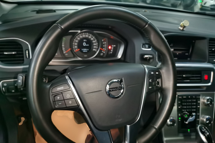 沃尔沃S60 2018款 S60L T3 智进进取版中控内饰13