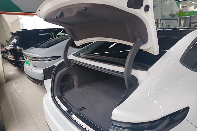 蔚来ET7 2022款 100kWh 首发版机舱底盘23