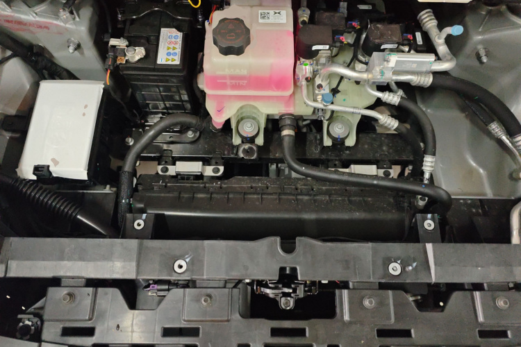 小鹏G7 2025款 702 超长续航 Max机舱底盘24