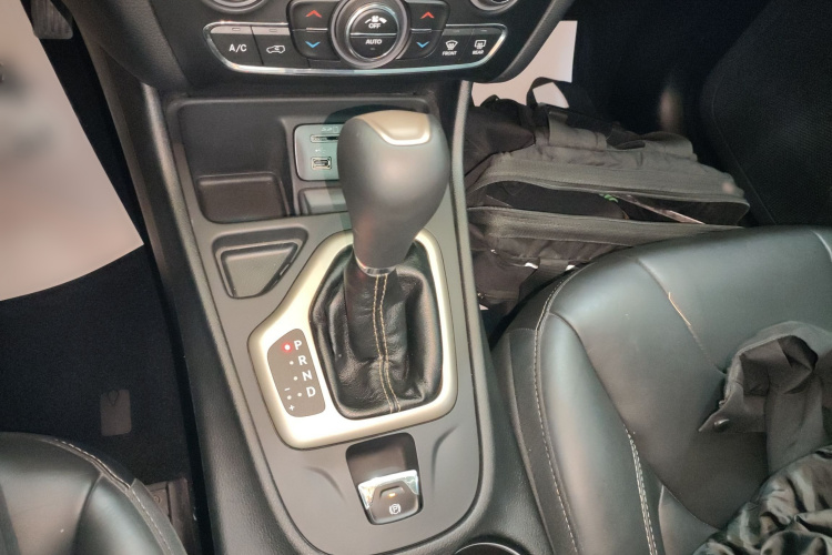 Jeep 自由光 2016款 2.4L 领先版局部细节18