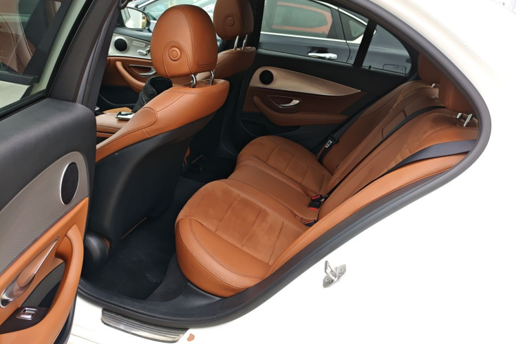 奔驰E级 2017款 E 200 运动型 4MATIC中控内饰21