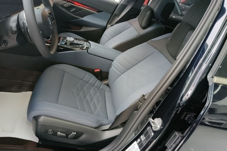 宝马5系 2024款 530Li 尊享型 豪华套装局部细节19