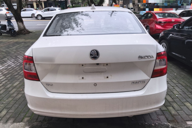 斯柯达 昕锐 2016款 1.6L 自动前行版车身外观6