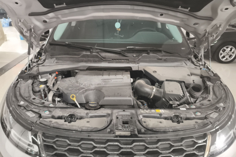 路虎 揽胜极光 2023款 极光L 249PS 豪华版机舱底盘24