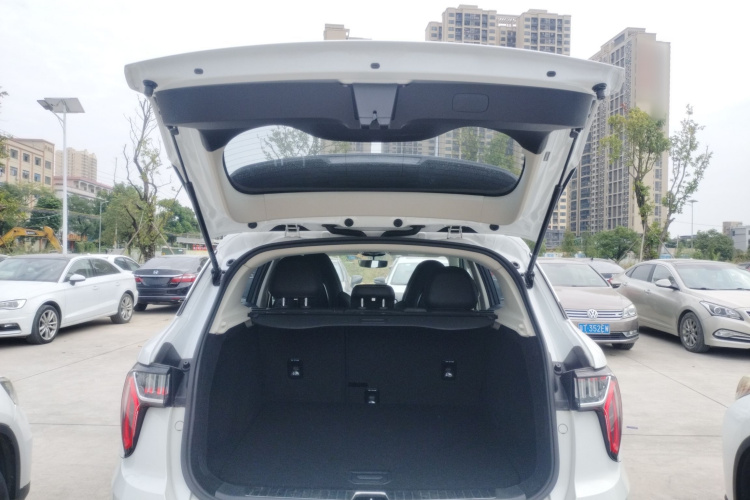 领克01 2020款 2.0T 两驱纯Pro版 国VI机舱底盘23