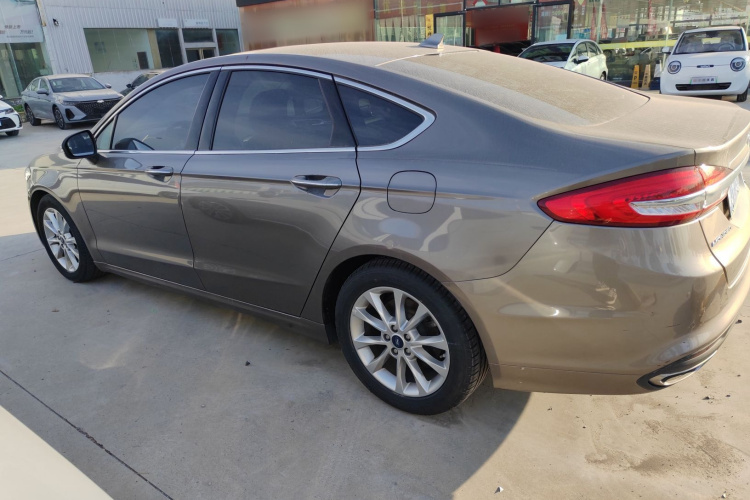 福特 蒙迪欧 2017款 EcoBoost 180 时尚型车身外观4