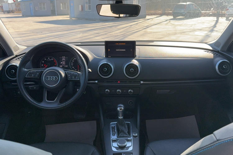 奥迪A3 2020款 Sportback 35 TFSI 时尚型 国VI中控内饰7001