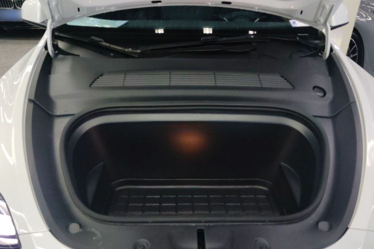 特斯拉 Model Y 2022款 改款 后轮驱动版机舱底盘24