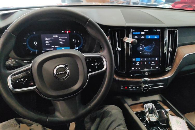 沃尔沃XC60 2023款 B5 四驱智远豪华版中控内饰7002