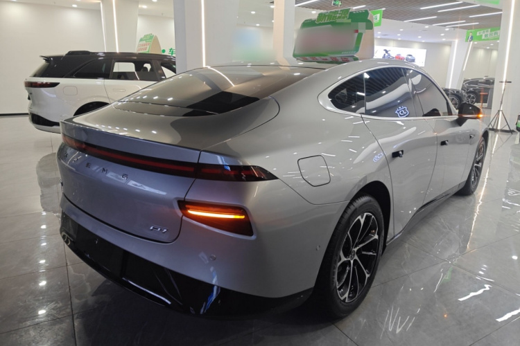 小鹏P7 2020款 670N车身外观7