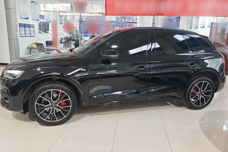 奥迪Q5L 2025款 45周年典藏版 45 TFSI 豪华动感型车身外观6003
