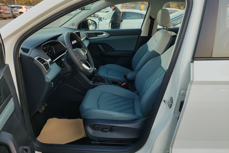 大众 途岳 2024款 300TSI 两驱月尊版中控内饰19