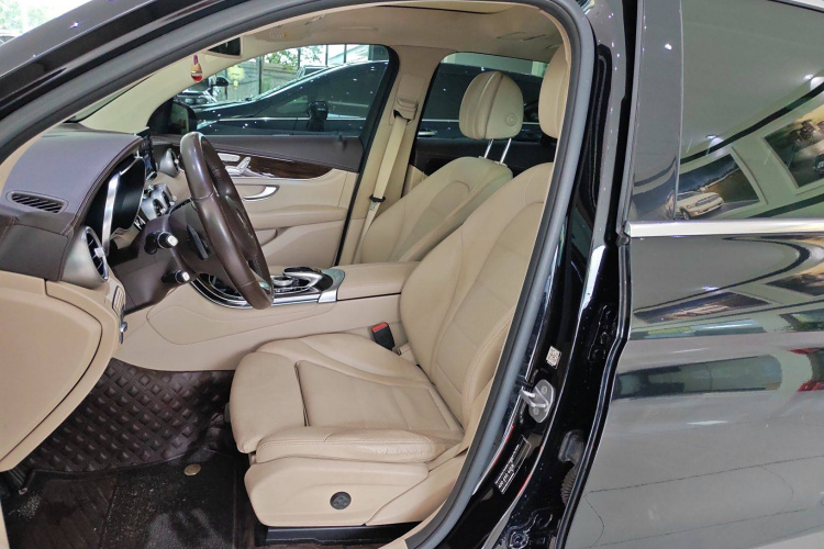 奔驰GLC 2019款 GLC 260 L 4MATIC 动感型局部细节19