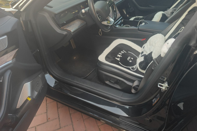 哪吒汽车 哪吒S 2023款 纯电 520km 后驱版中控内饰20