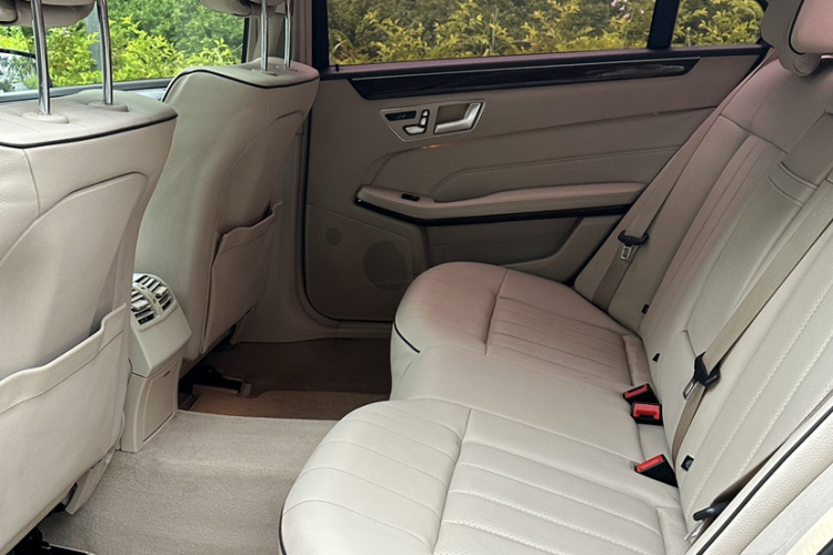 奔驰E级 2015款 E 200 L中控内饰7002